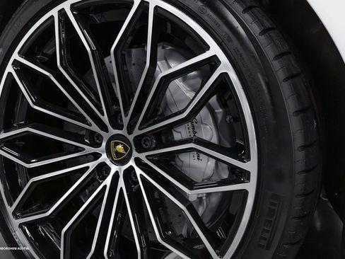 New 2025 Lamborghini Urus SE image 7