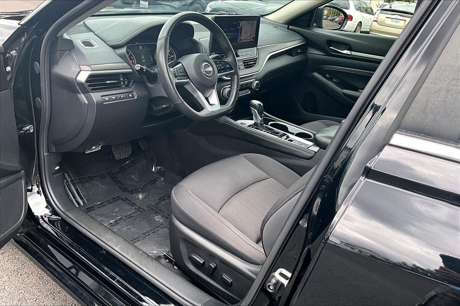Used 2023 Nissan Altima 2.5 SV w/ SV Premium Package FWD image 13