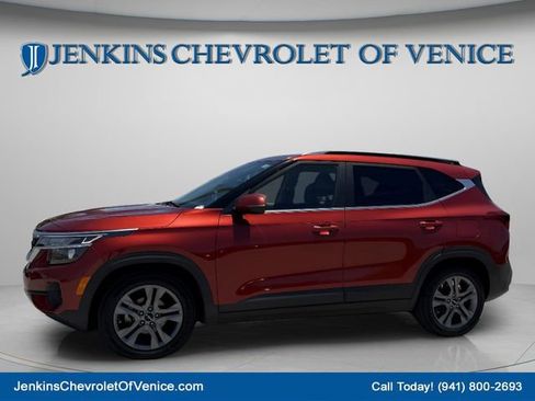Used 2023 Kia Seltos S w/ Navigation Package FWD image 9