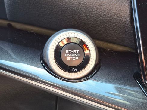 Used 2023 Jeep Wagoneer 4WD image 19