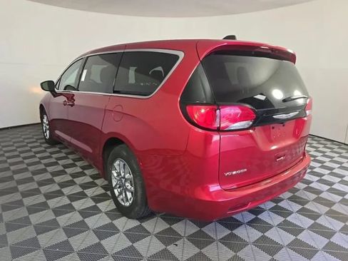 Used 2024 Chrysler Voyager LX FWD image 3