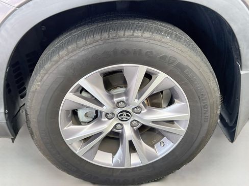 Used 2016 Toyota Highlander Plus FWD image 14
