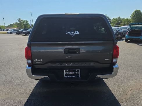 Used 2022 Toyota Tacoma SR5 AWD/4WD image 17