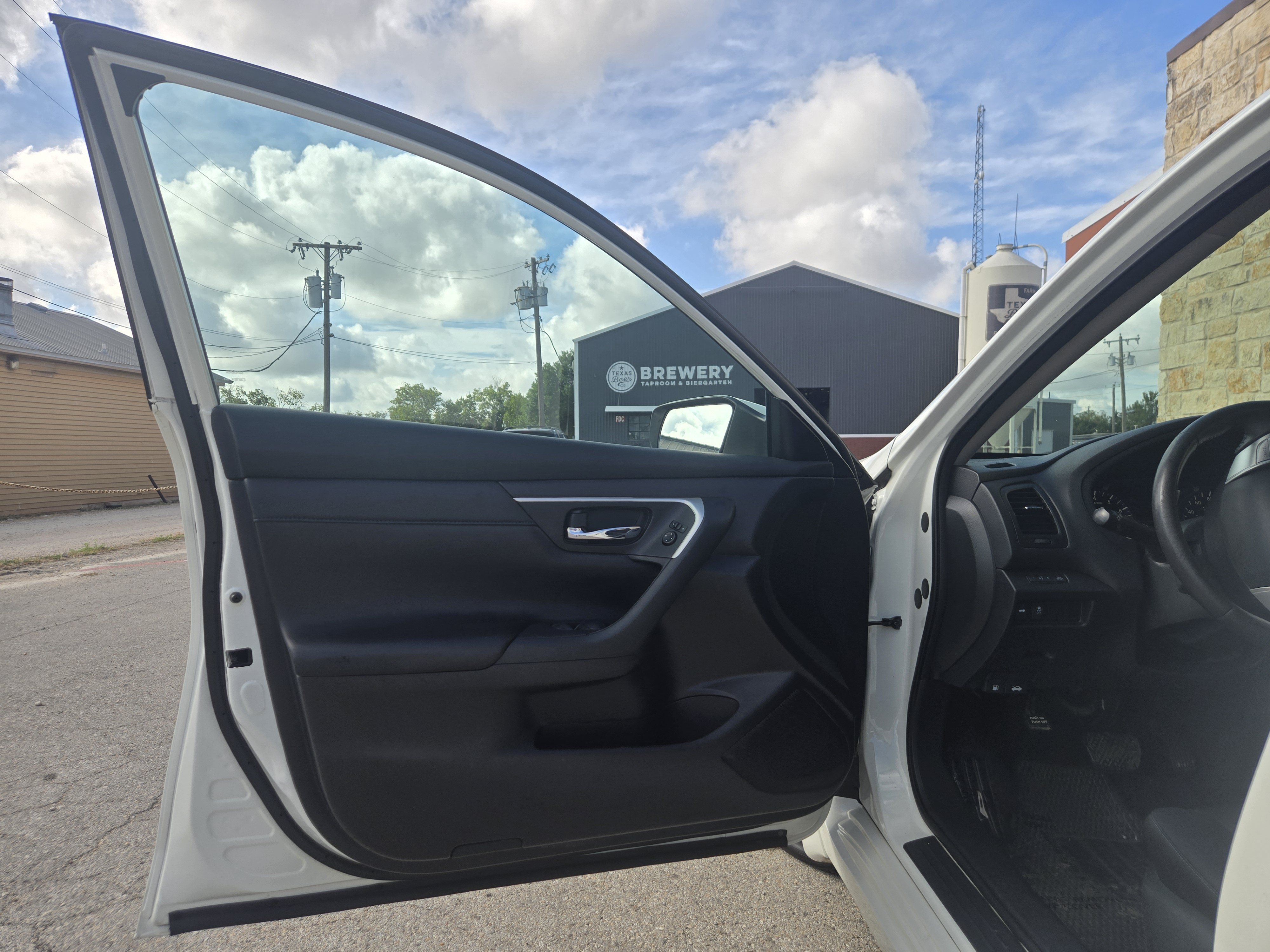 Used 2017 Nissan Altima 2.5 SR FWD image 4