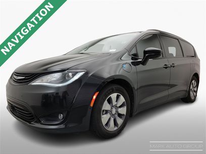 Used 2018 Chrysler Pacifica Limited w/ Advanced Safetytec Group