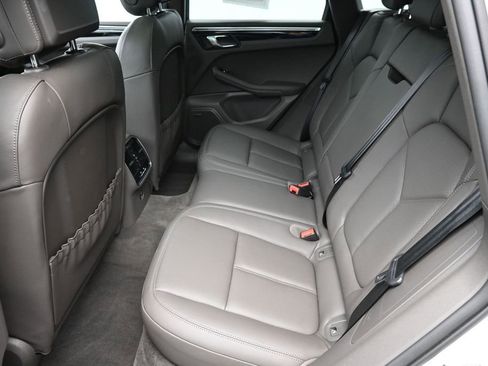 Certified 2025 Porsche Macan AWD/4WD image 7