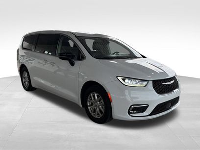 Used 2024 Chrysler Pacifica Touring-L