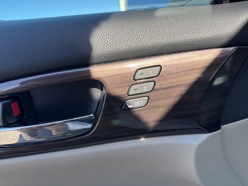 Used 2016 Honda Accord Touring image 11