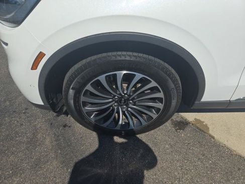 Certified 2023 Lincoln Aviator Reserve w/ Elements Package Plus AWD/4WD image 17