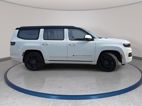 Used 2022 Jeep Grand Wagoneer Series II AWD/4WD image 4