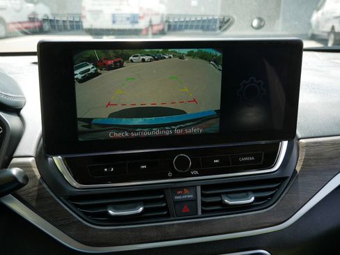 Certified 2023 Nissan Altima 2.5 SV w/ SV Premium Package AWD/4WD image 18