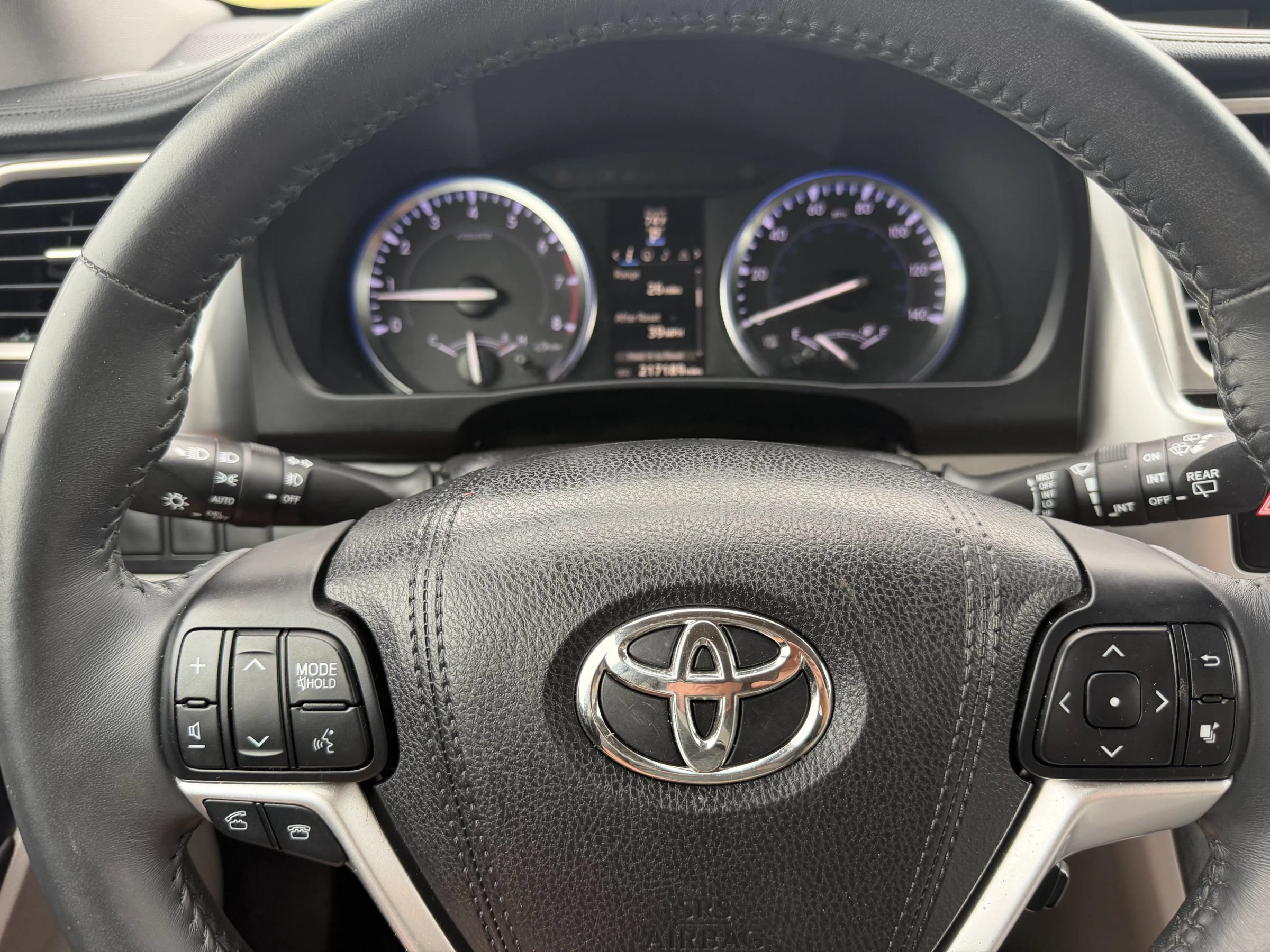 Used 2016 Toyota Highlander XLE FWD image 38