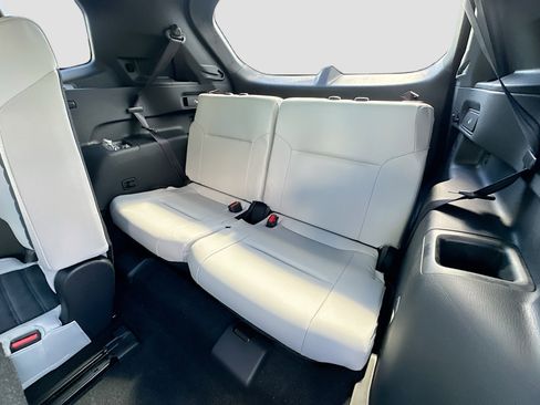 New 2025 Mitsubishi Outlander SE image 18