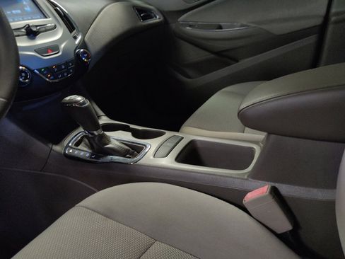 Used 2018 Chevrolet Cruze LS image 26