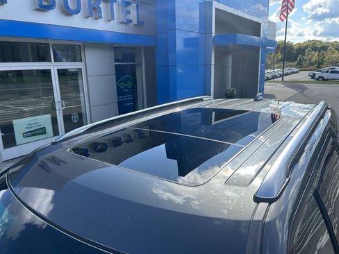 Used 2017 Ford Explorer Platinum image 12