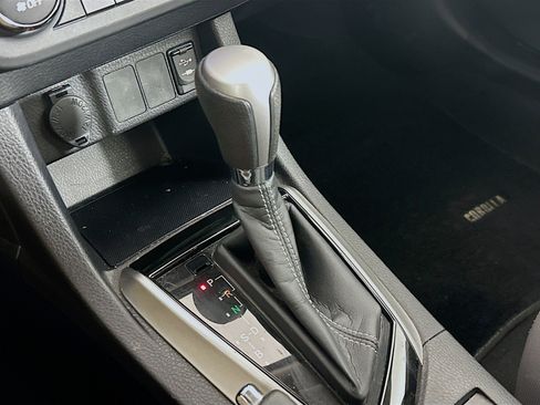 Used 2014 Toyota Corolla LE image 24