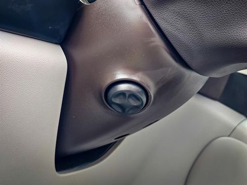 Certified 2023 GMC Acadia SLT w/ Preferred Package image 19