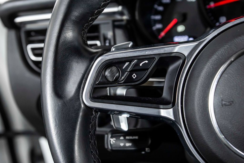 Used 2020 Porsche Macan AWD/4WD image 41