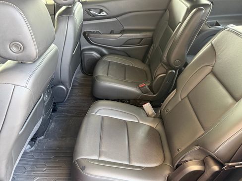 Used 2023 GMC Acadia SLT AWD/4WD image 23