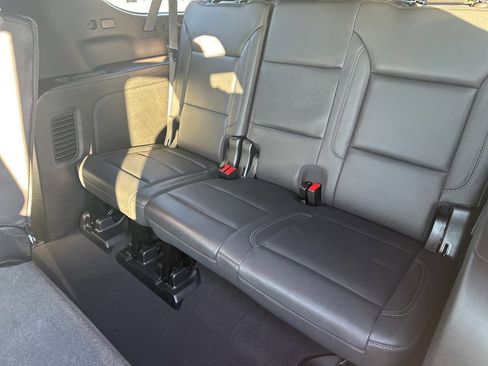 Used 2023 Chevrolet Suburban LT image 13