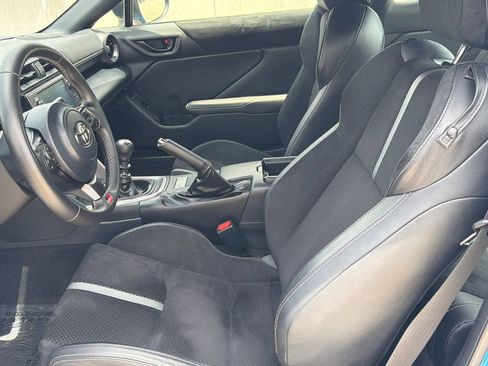 Used 2022 Toyota GR86 Premium RWD image 17