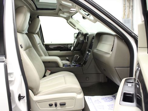 Used 2015 Lincoln Navigator Base image 17