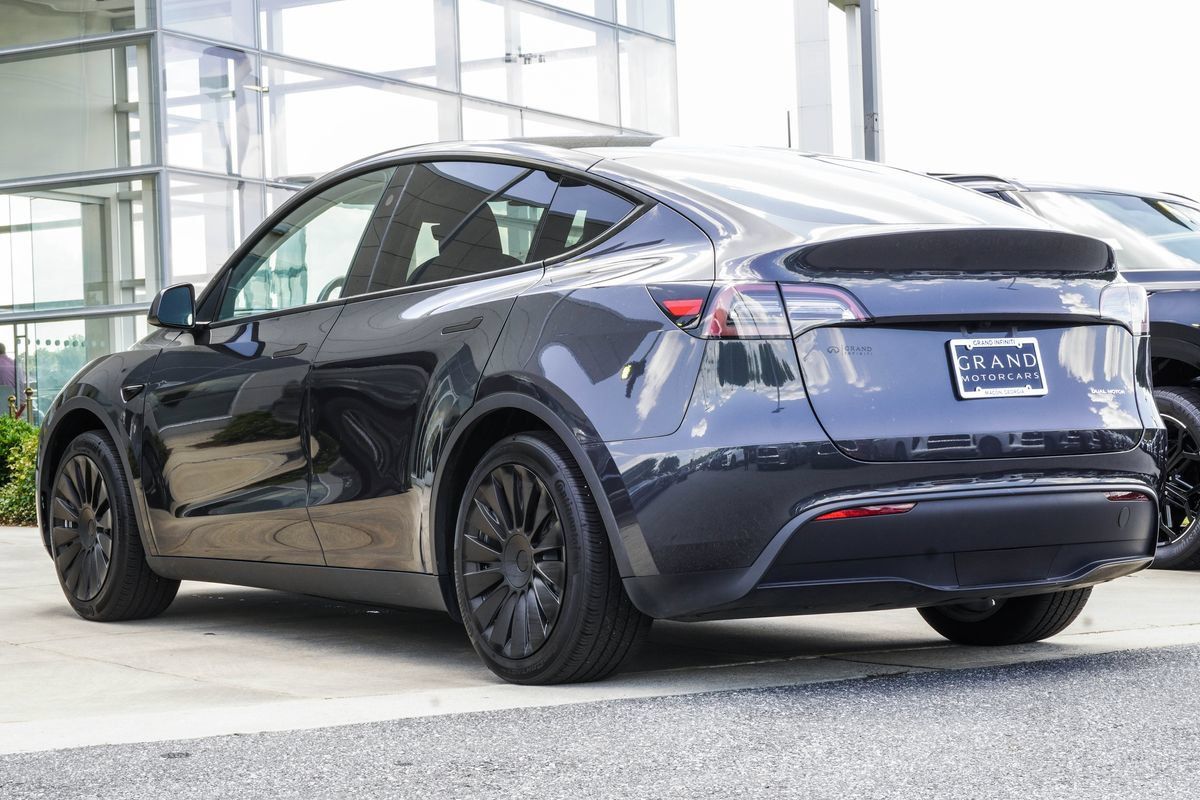Used 2024 Tesla Model Y Long Range AWD/4WD image 10