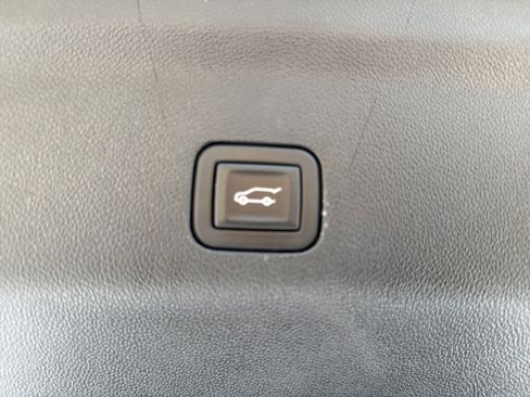 Used 2023 Chevrolet Suburban Premier AWD/4WD image 36