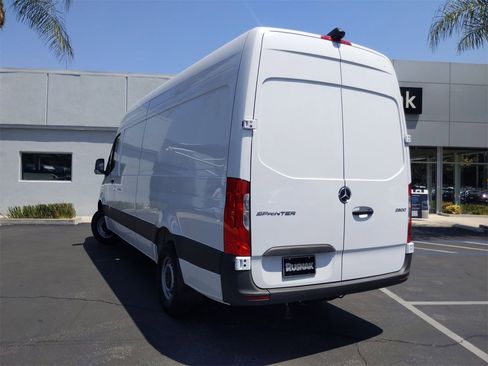 Used 2024 Mercedes-Benz Sprinter 3500 image 2