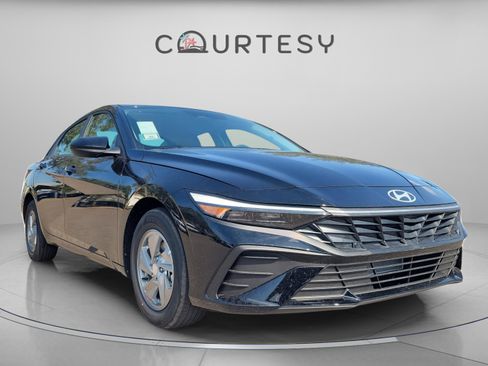 New 2026 Hyundai Elantra SE image 4