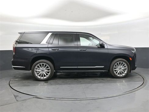 Used 2022 Cadillac Escalade Premium Luxury image 2