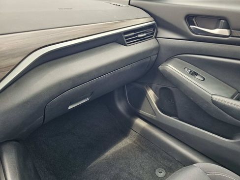 Used 2025 Nissan Altima 2.5 SV FWD image 24