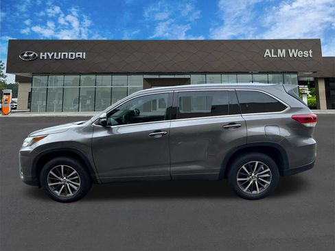 Used 2018 Toyota Highlander XLE FWD image 8