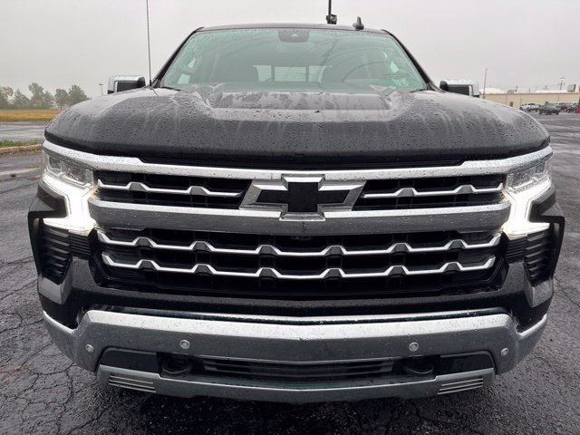 Used 2025 Chevrolet Silverado 1500 LTZ AWD/4WD image 2
