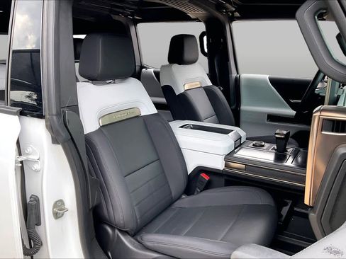 Used 2025 GMC Hummer EV 2X w/ LPO, Illumination Package AWD/4WD image 9