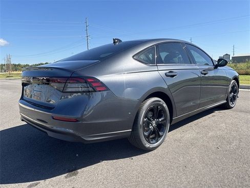 New 2025 Honda Accord SE image 5