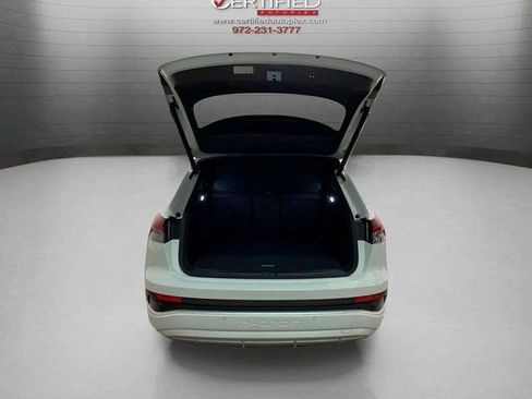Used 2024 Audi Q4 e-tron Prestige image 7