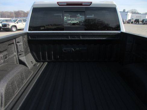 New 2026 GMC Sierra 1500 SLT image 7