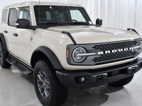 New 2025 Ford Bronco Badlands image 4