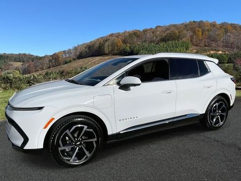 Used 2025 Chevrolet Equinox EV LT image 3