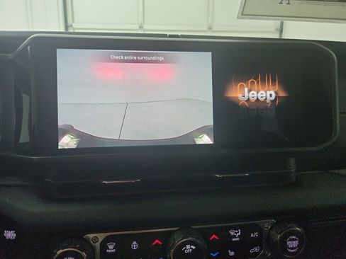 New 2025 Jeep Gladiator Sport image 25