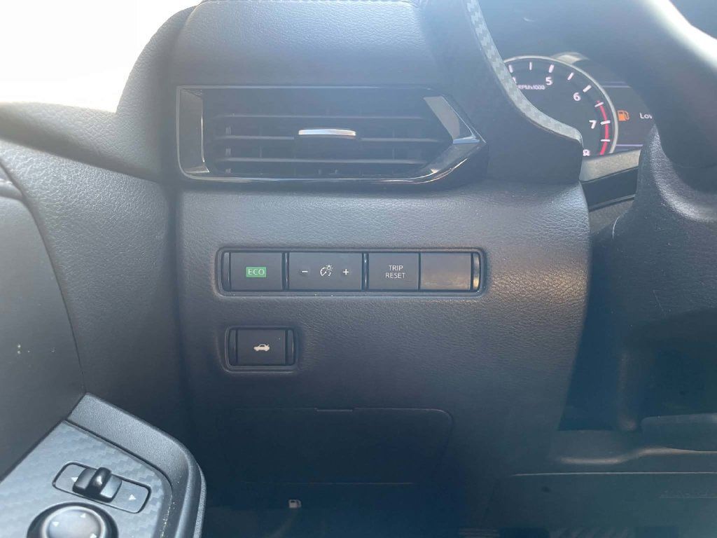 Used 2024 Nissan Sentra SV FWD image 16
