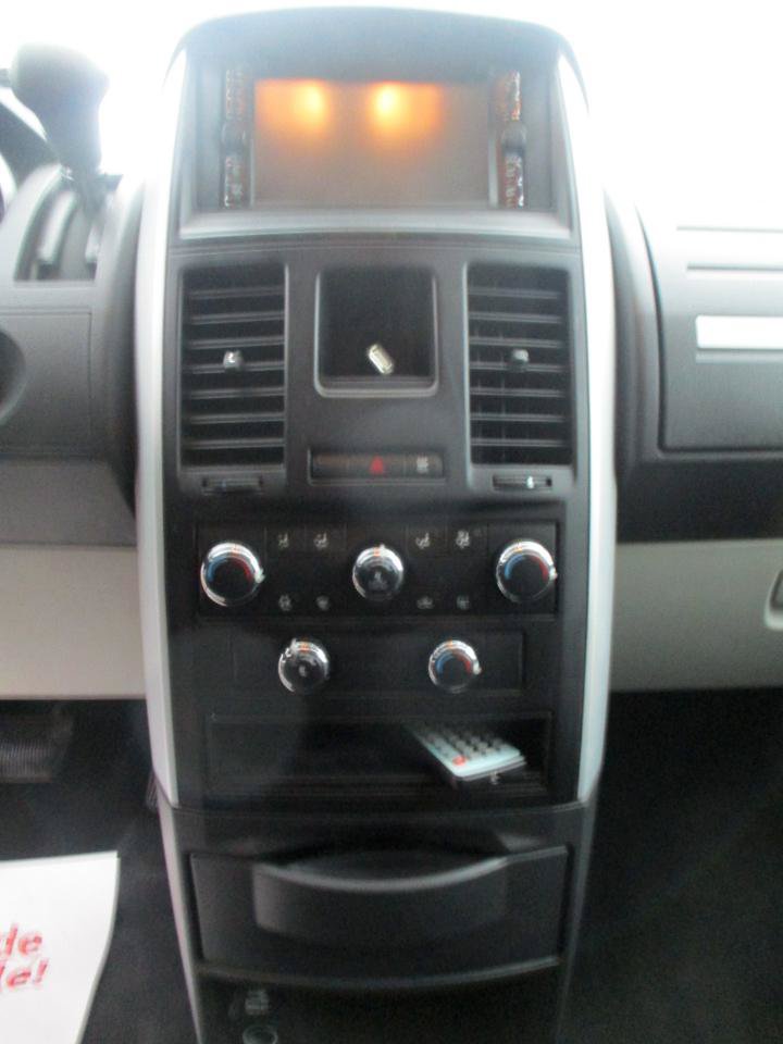Used 2010 Dodge Grand Caravan SE FWD image 11