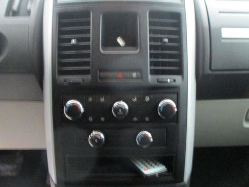 Used 2010 Dodge Grand Caravan SE FWD image 11