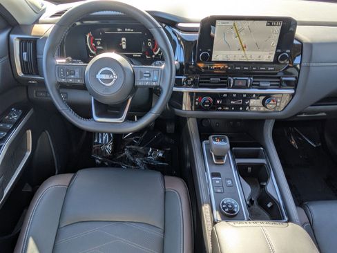 Certified 2025 Nissan Pathfinder Platinum image 29