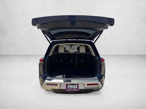 Used 2025 Nissan Pathfinder SL FWD image 7