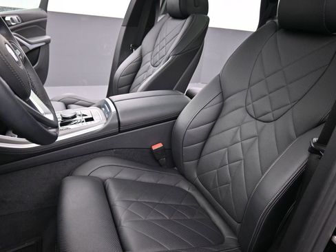 Used 2024 BMW X5 xDrive40i w/ Premium Package image 11