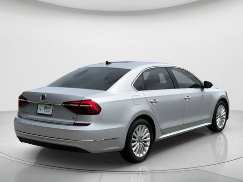 Used 2017 Volkswagen Passat 1.8T SE FWD image 5