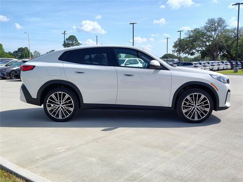 Certified 2026 BMW X2 xDrive28i w/ Technology Package AWD/4WD image 9