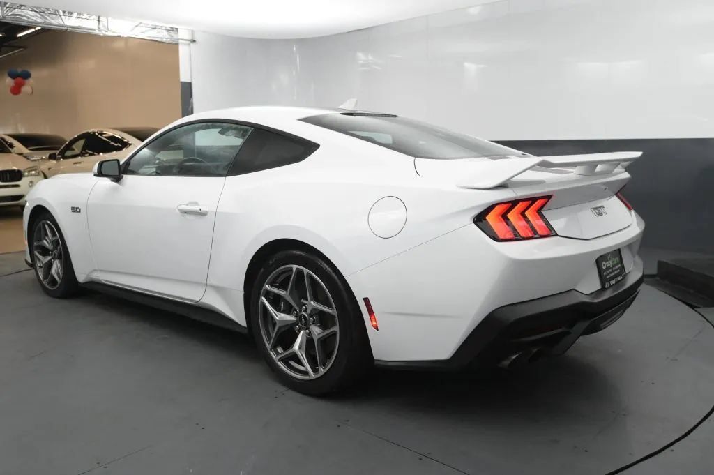 Used 2024 Ford Mustang GT Premium w/ GT Performance Package RWD image 3